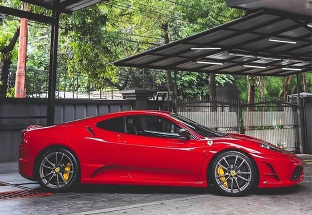 Red car
